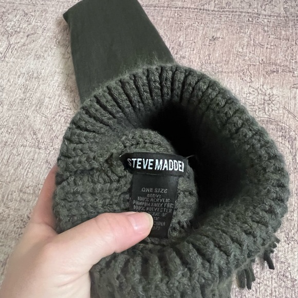 Steve Madden Scarf and Beanie Set - Picture 5 of 7